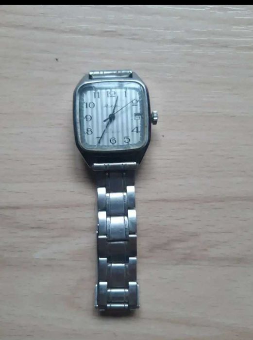 Часовници 8 броя най-различни, ланци и каишки