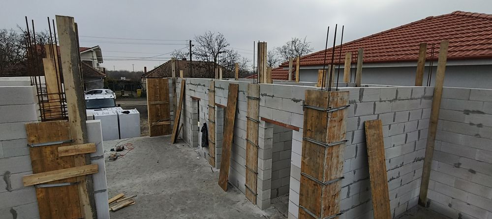 Executăm case in rosu si finisaje