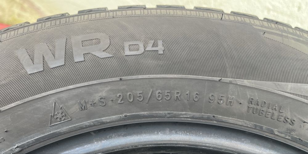 4бр 205/65/16 на 6мм с 21дот Нокиан