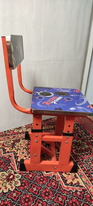 Продам детскую растущую парту.