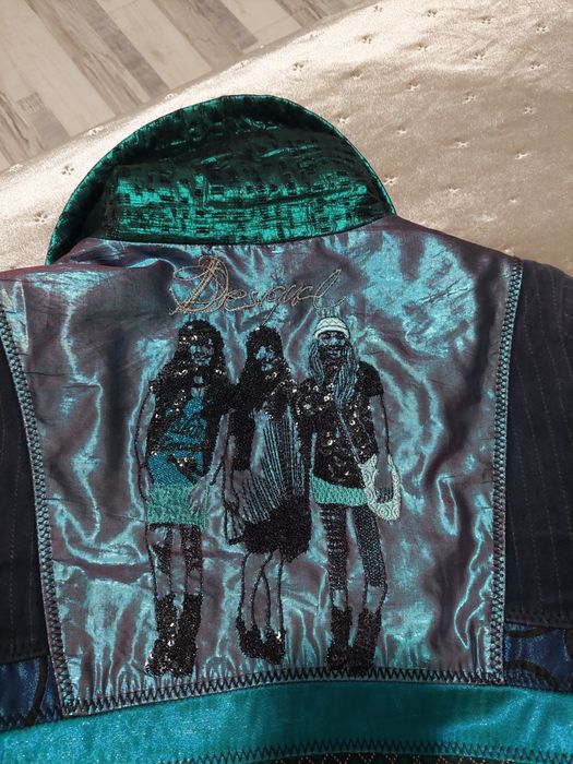 Есенно палто на марката Desigual