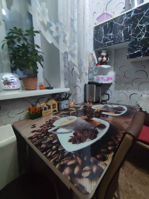 Продам кухонный стол