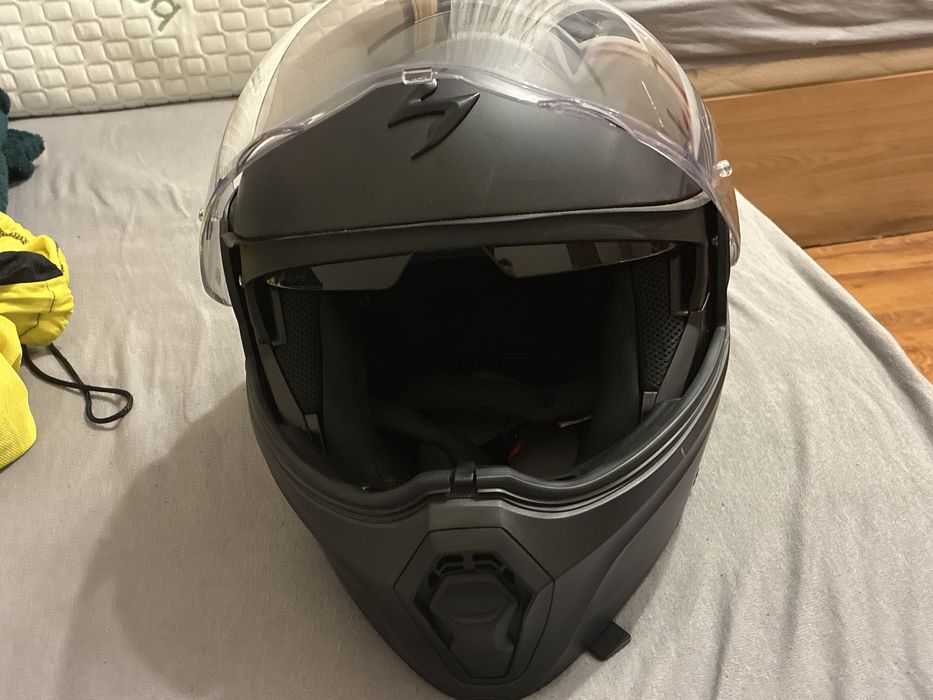 Продавам каска Scorpion exo-930