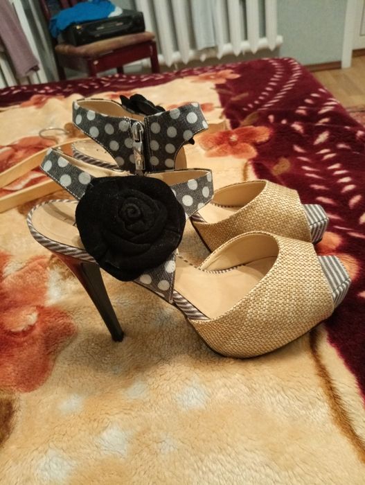 Босоножки на высоком каблучке