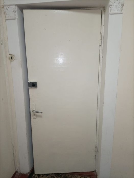 Темир эшик ва ички эшик сотилади холати яхши