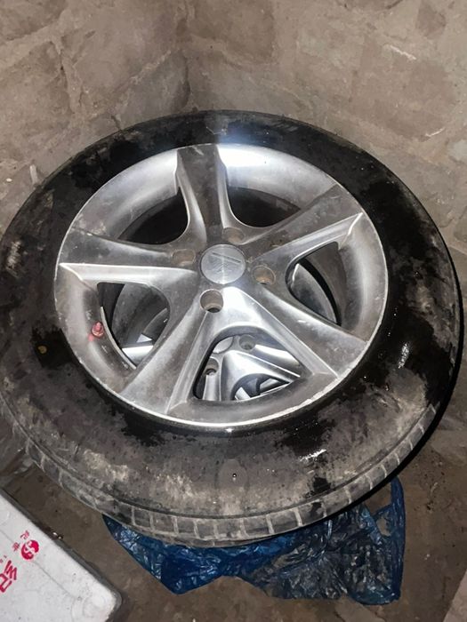 Машина форд подам