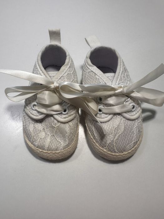 Бебешки обувки  за 6-9 месеца