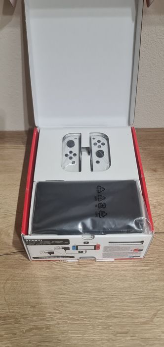 Vând Nintendo Switch Oled  white