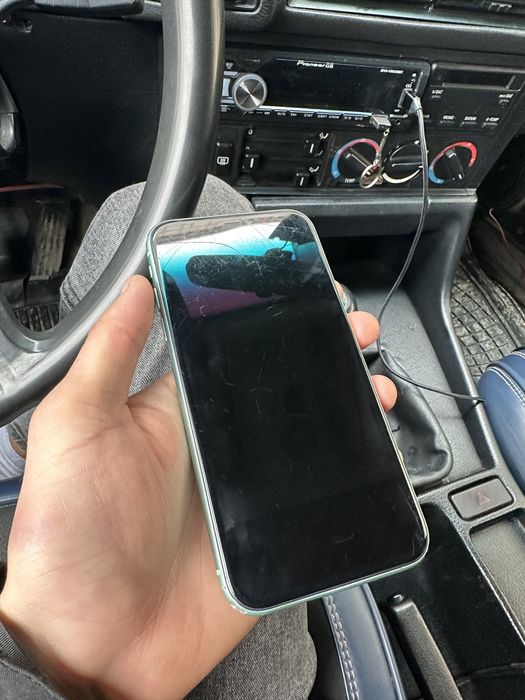 Продам iPhone 11