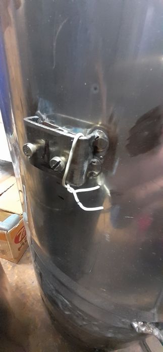 Комплект три съда за вино с поставки и Ел.част