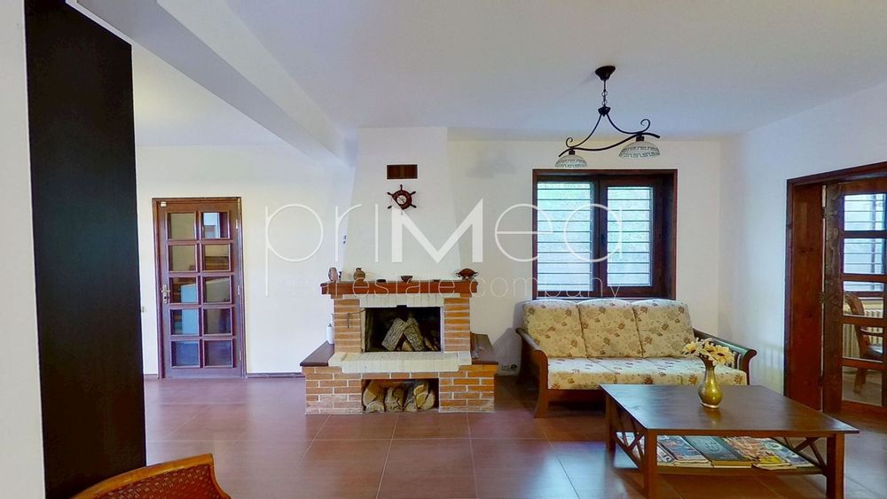 Къща в Бургас, област-с.Медово площ 308