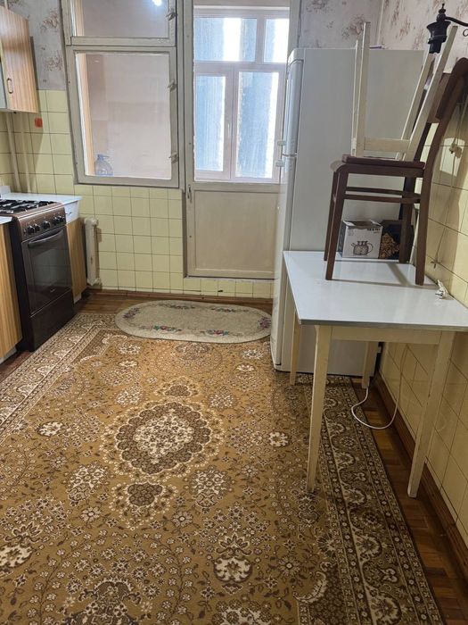 Юнусабад-13 МЕТРО 2 х комнатная квартира с обстановкой, семейным