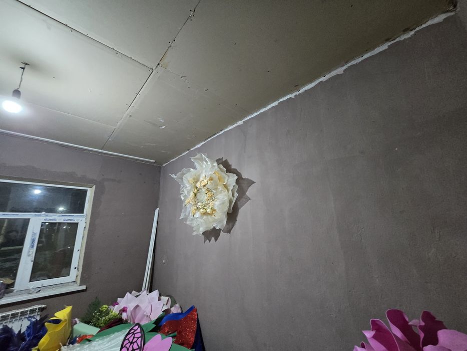 Үш бөлмелі үй жалға беріледі