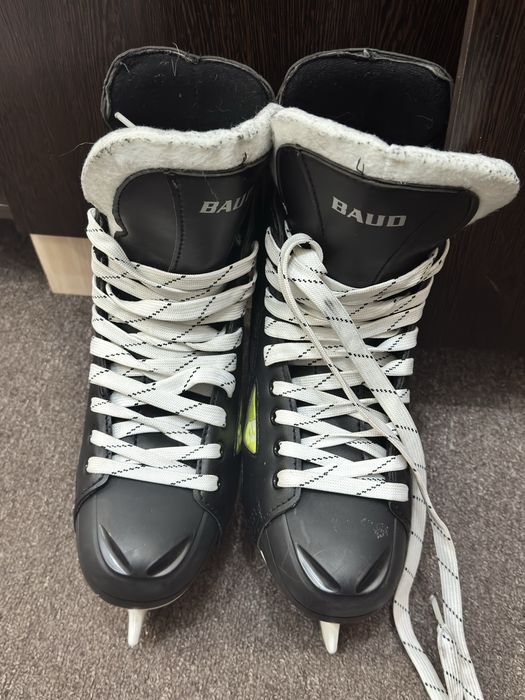 Продам коньки, 43-44 размер