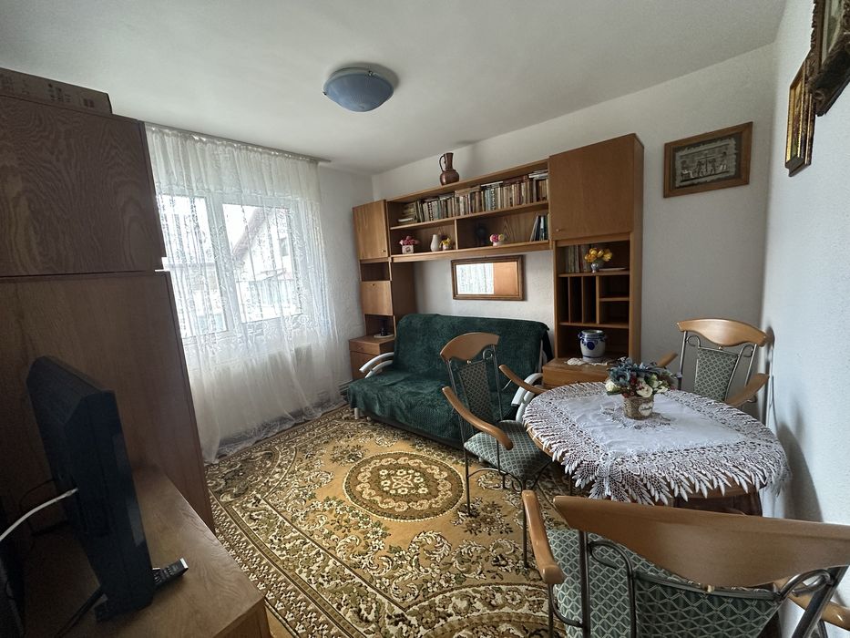 Inchiriez apartament 2 camere in Sinaia