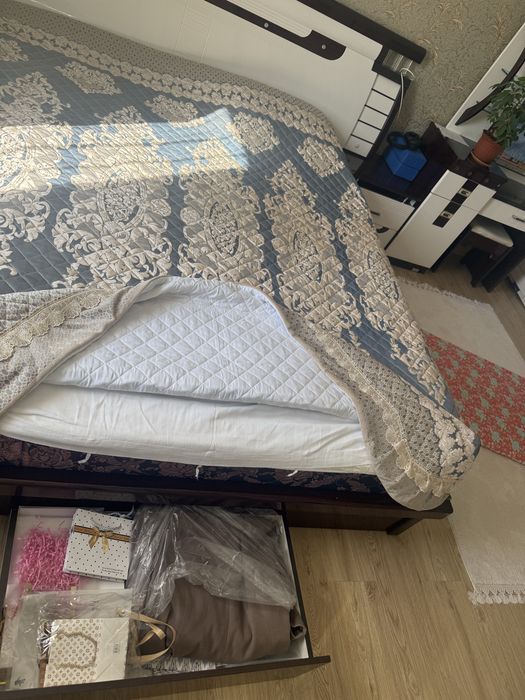 Продам спальную гарнитуру