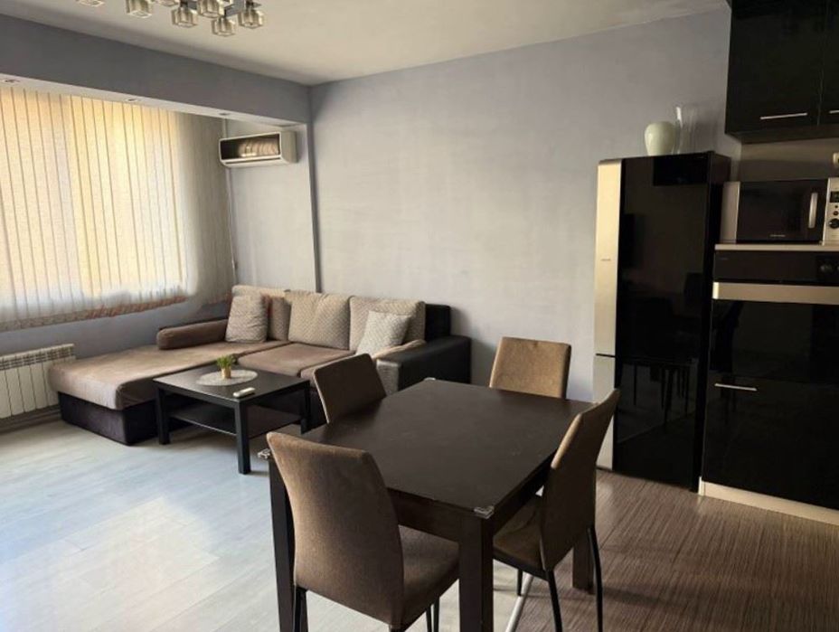 Дава се под наем Тристаен апартамент в София, Изгрев - 95 кв.м за 796.62 € - Снимка #1