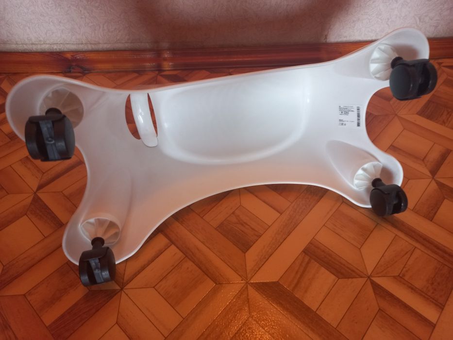 Детский табурет на колёсах.