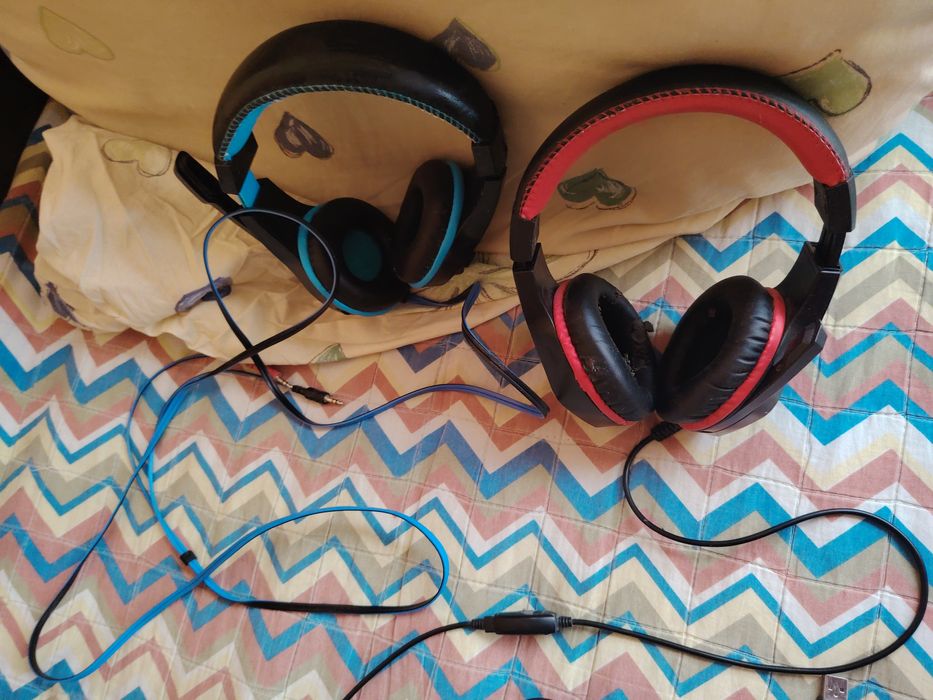 Два броя геймърски слушалки
