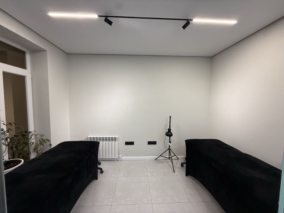 кушетка для мастера в хорошем состоянии