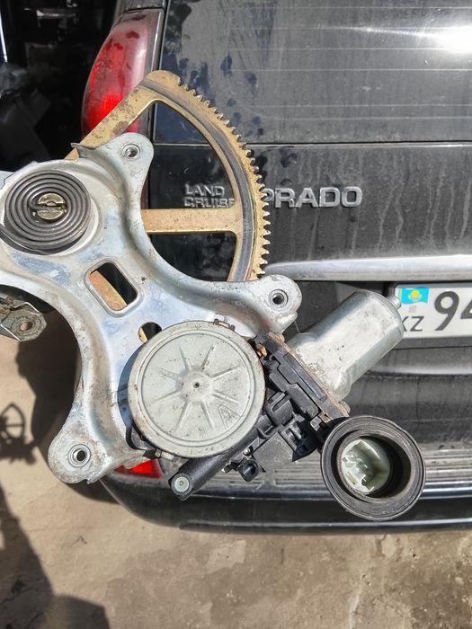 Стеклоподъёмник от Прадо 120 моторчик