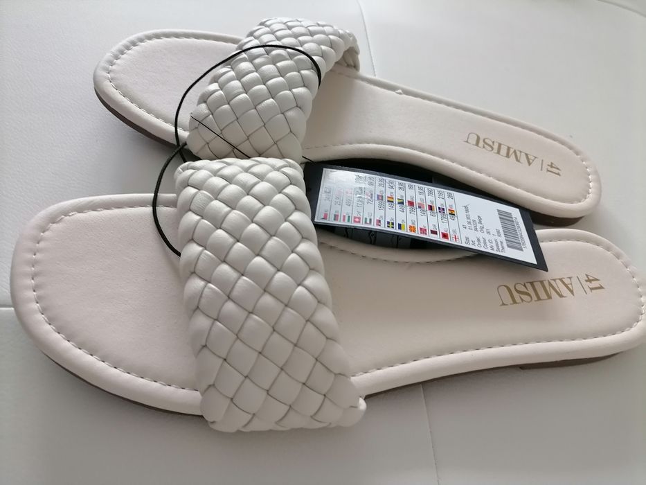 Vând sandale dama  fashion, un model deosebit, noi cu eticheta.