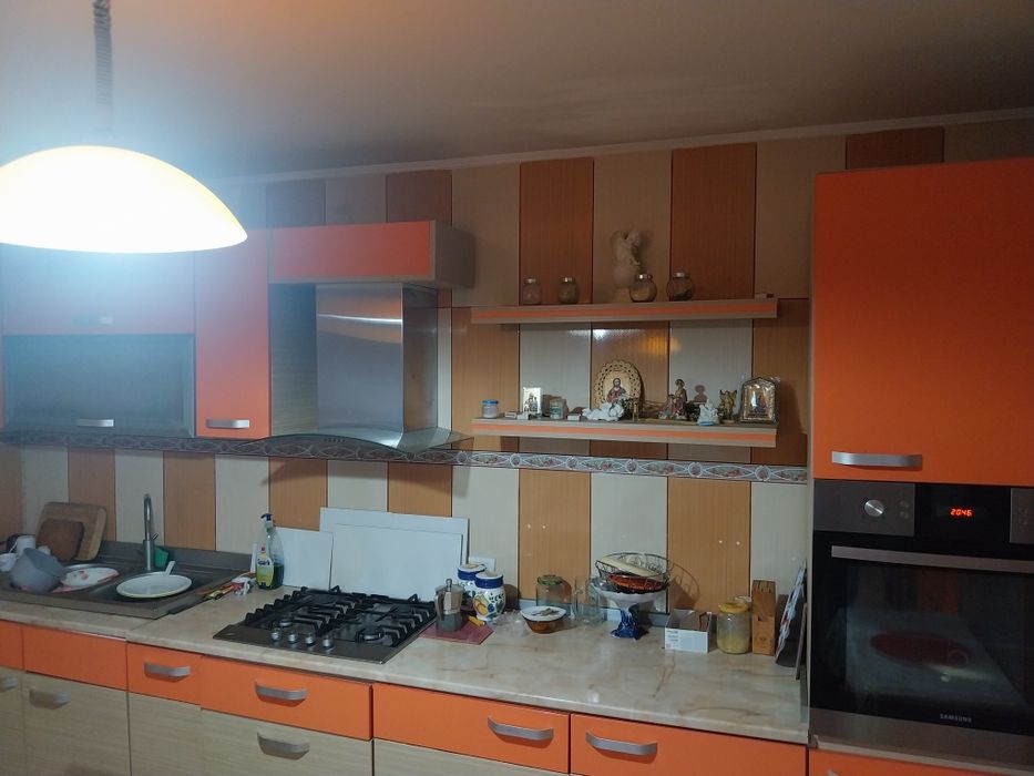 Închiriez  casă la cheie