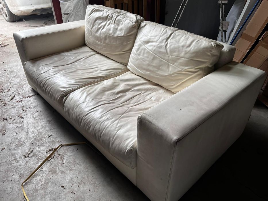 Двуместен кожен диван