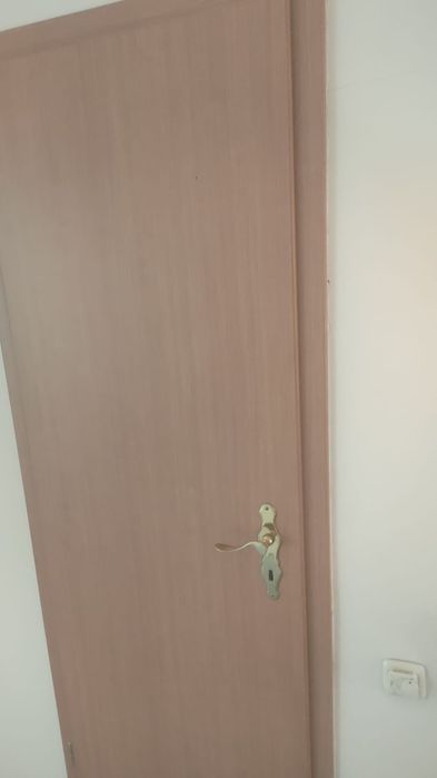 Продам двери ламинат и другое