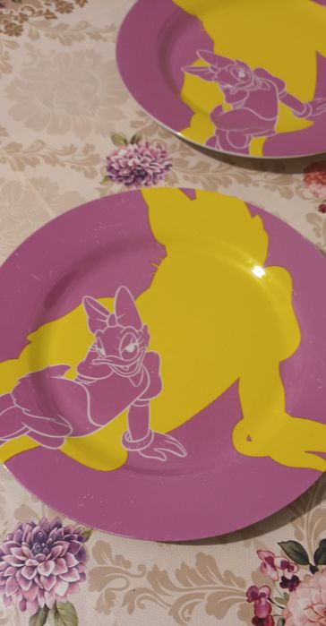 2 farfurii mari de pizza si vas tava de cuptor