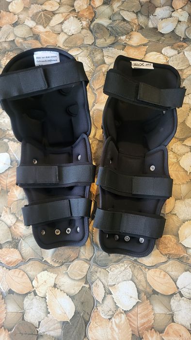 Genunchere  cu balamale noi XL, pentru enduro , motocross   downhill ,ATV. Fabricate în Germania