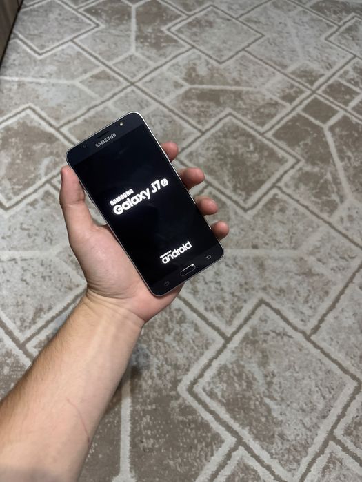 Продам срочно телефон