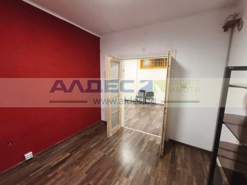 Отдава се дългосрочно офис на пл. Славейков!