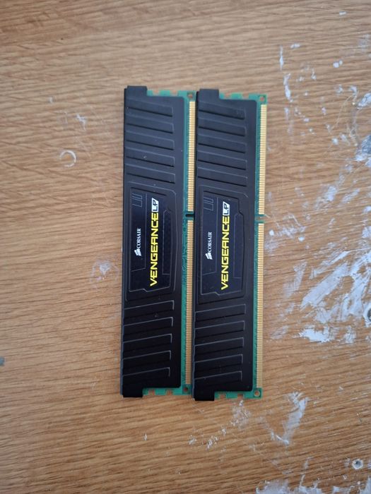 Vând ram ddr3, ssd-uri 120gb si un hdd 250gb