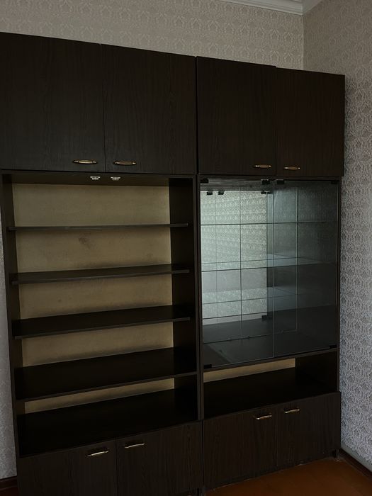 шкаф сервант в среднем состояний