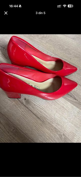 Vand pantofi din piele