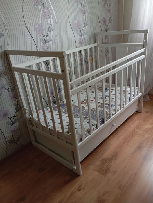 Продам Детская кроватка б/у