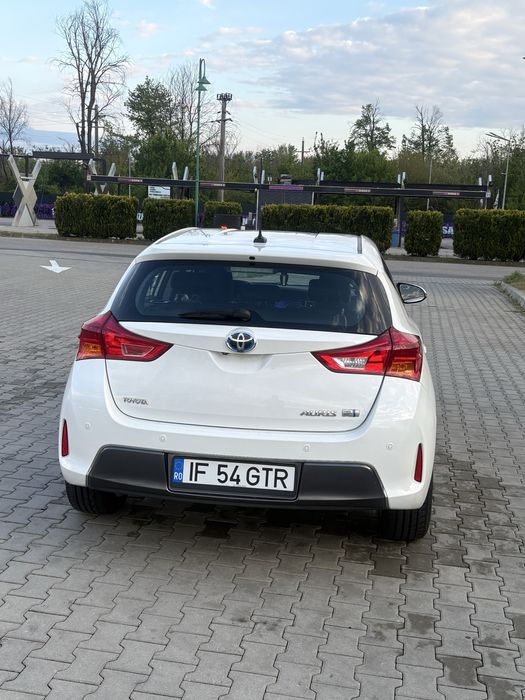 Vand Toyota Auris Hybrid 1,8Automata