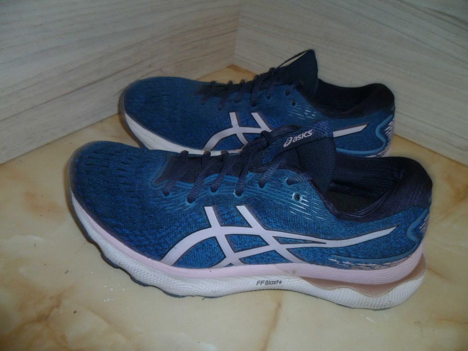 ASICS маратонки
