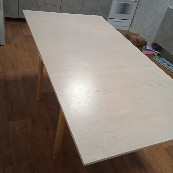 Стол раздвижной  очень устойчив!