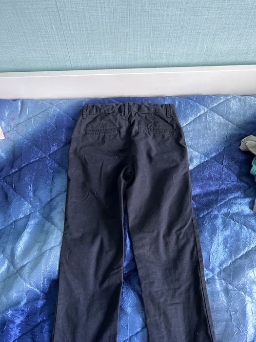 Продам джинсы на мальчика 9 лет