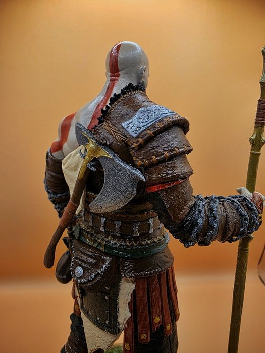Kratos God of War Premium Statue | Ръчно боядисана | С витрина | 31 см