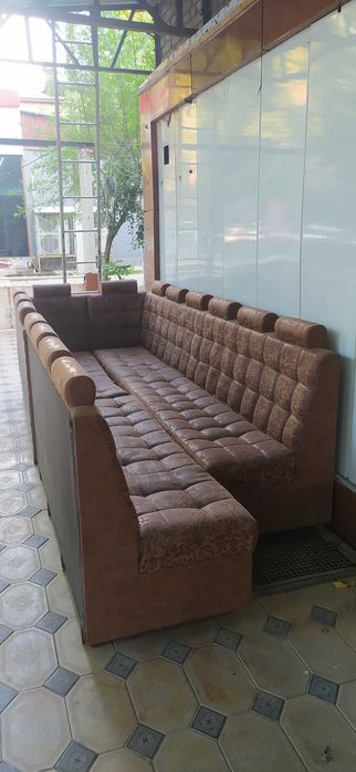 Диван стол стулья комплект