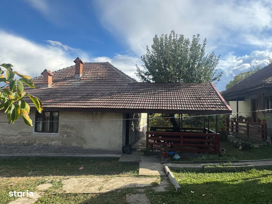 Proprietate cu Doua Case