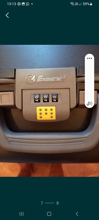 Чемодан чёрный,  пластик