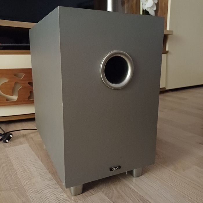 Vând subwoofer denon