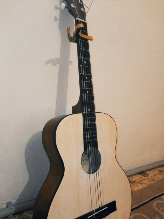 Продам гитару хороши