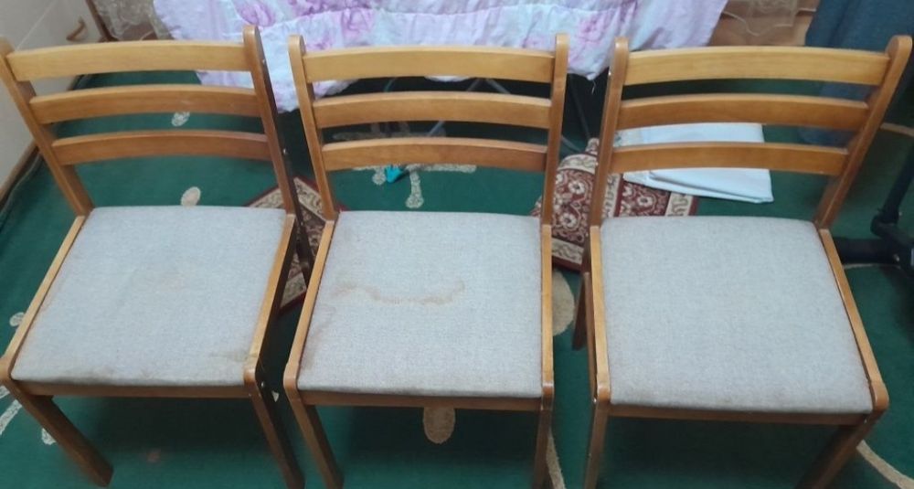 Кухонный стол с 3 стульями