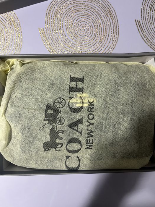продаю сумочку coach новая срочноооо