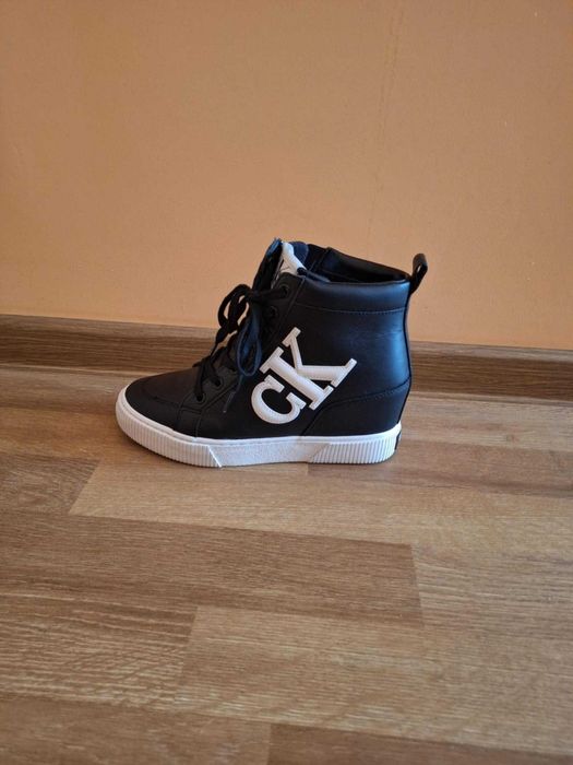 Calvin Klein кецове